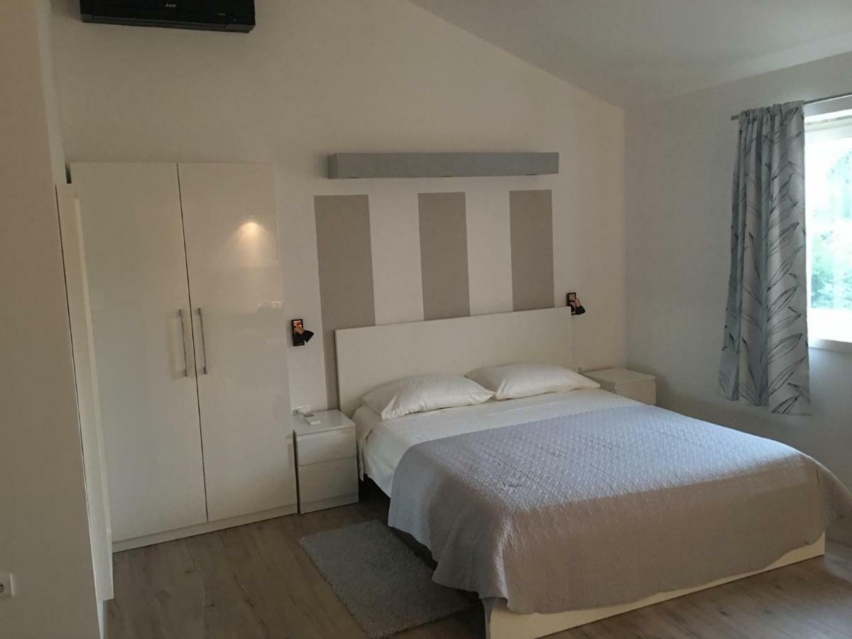 Studio Apartman Dado Apartment Bale Exterior foto