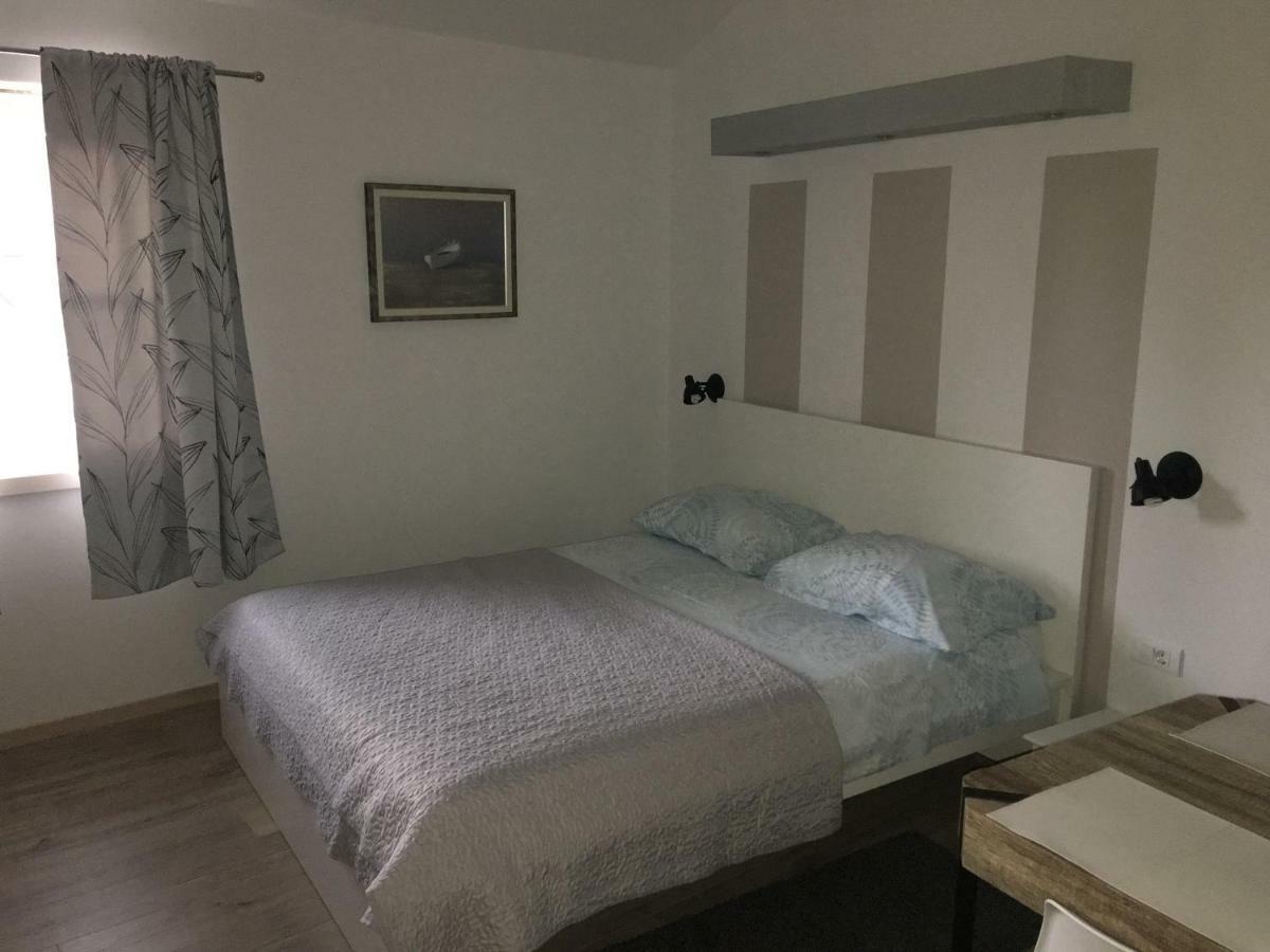 Studio Apartman Dado Apartment Bale Exterior foto